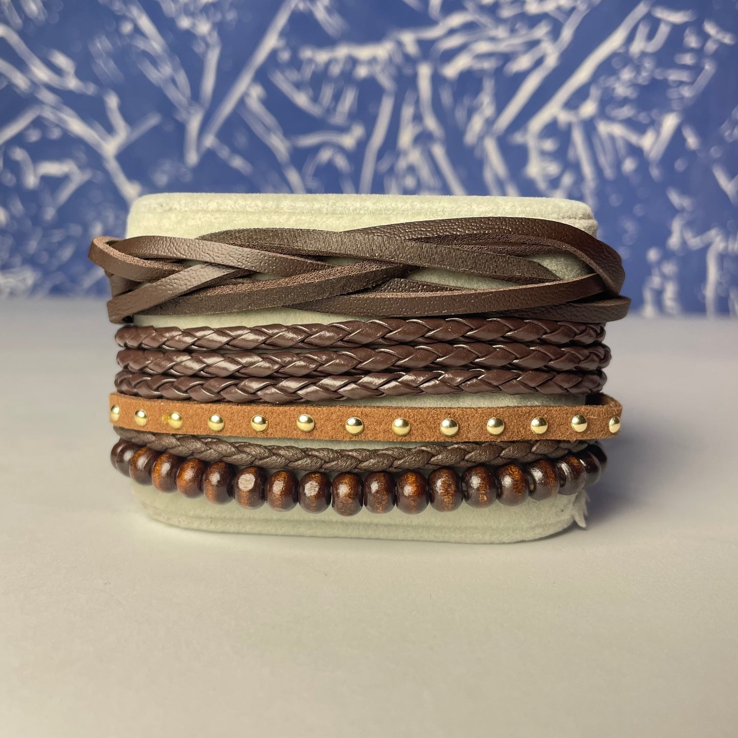 classic leather brown bracelets ARTICLE 2