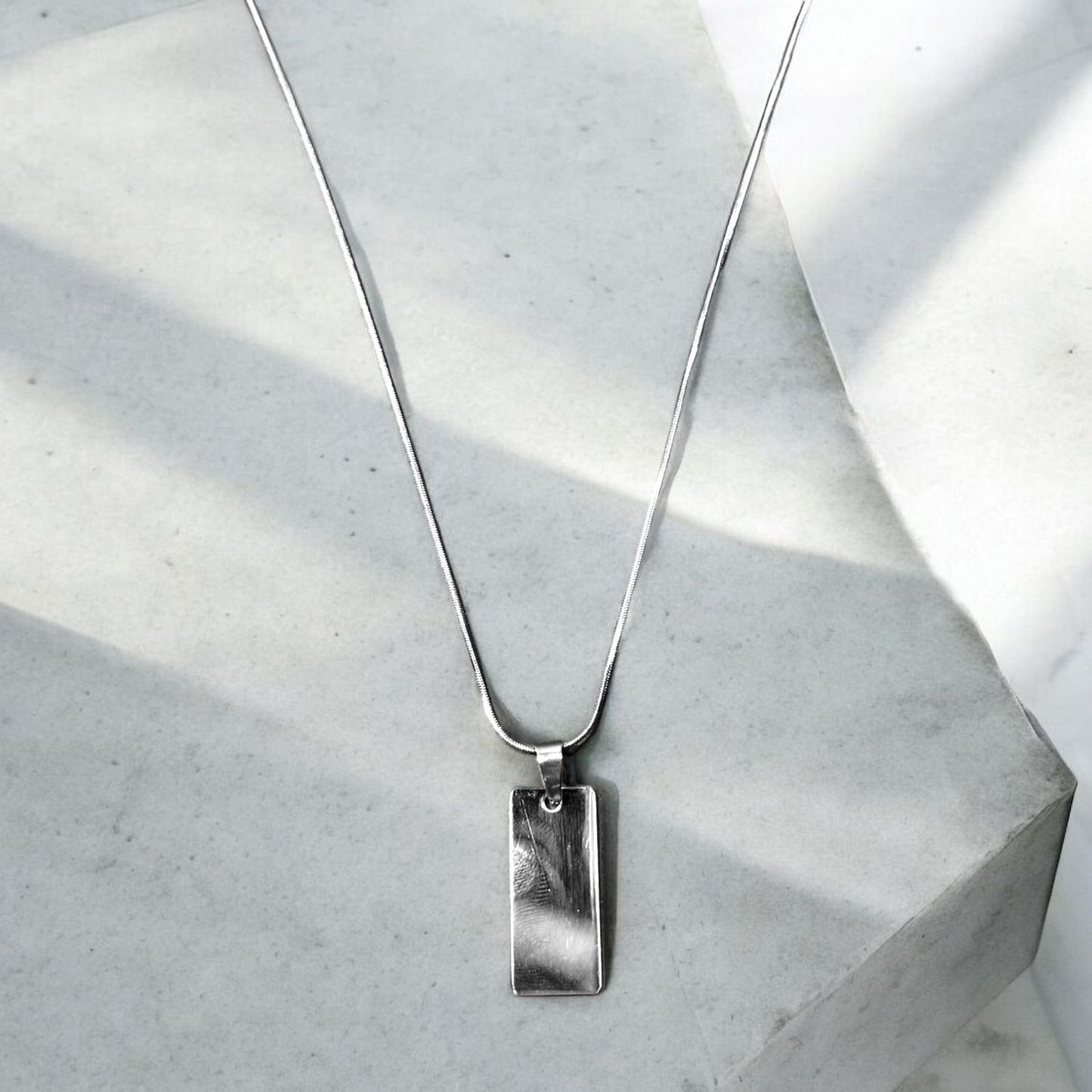 Minimalist Silver Bar Pendant Necklace - Zefiro