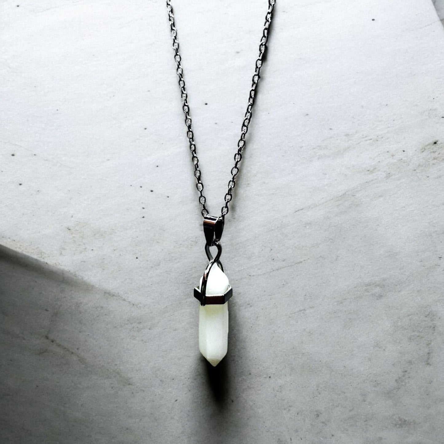 White Quartz Pendant Necklace - Zefiro