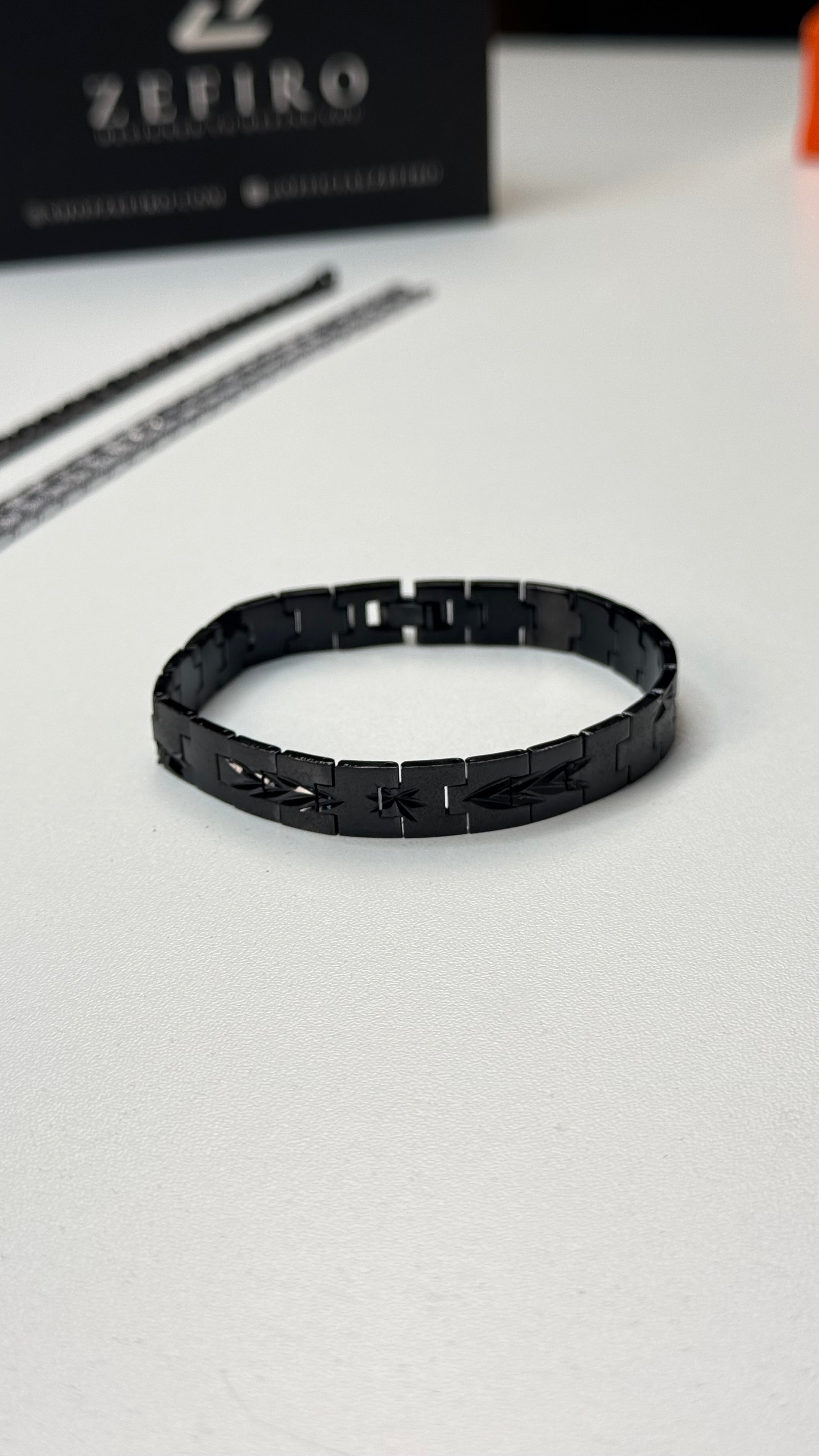 Royal Crest Bracelet 5MM (black)