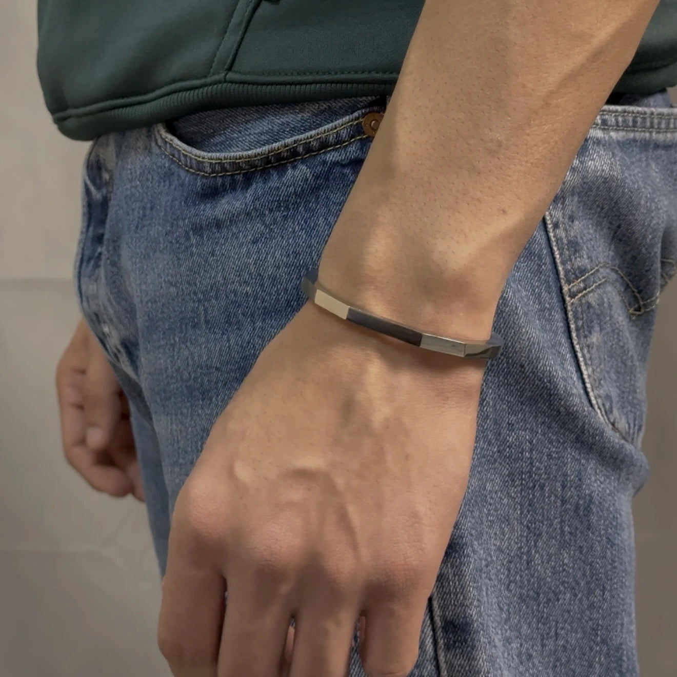 🔗 Titan Hex Bracelet