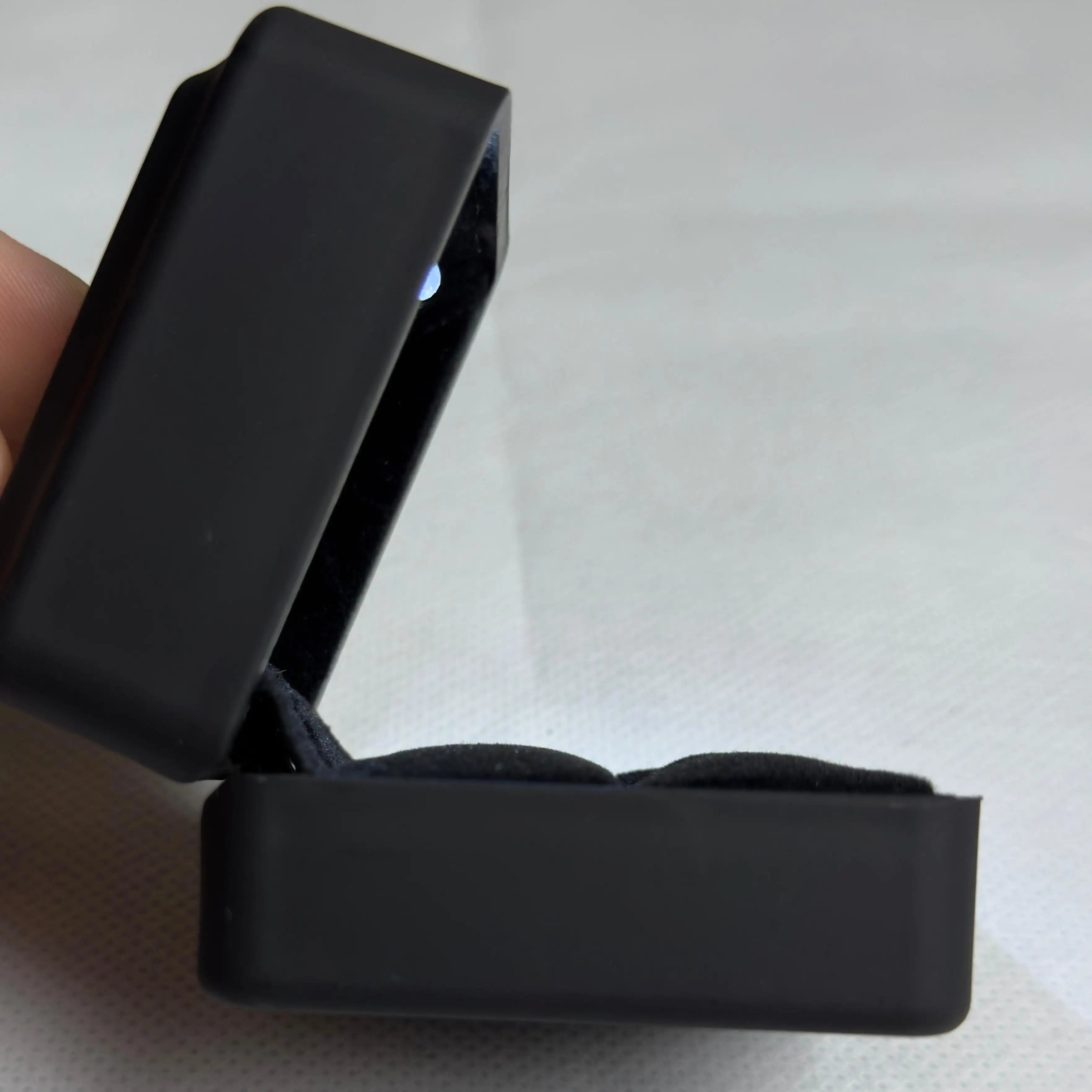 Zefiro’s Special ring box with LED