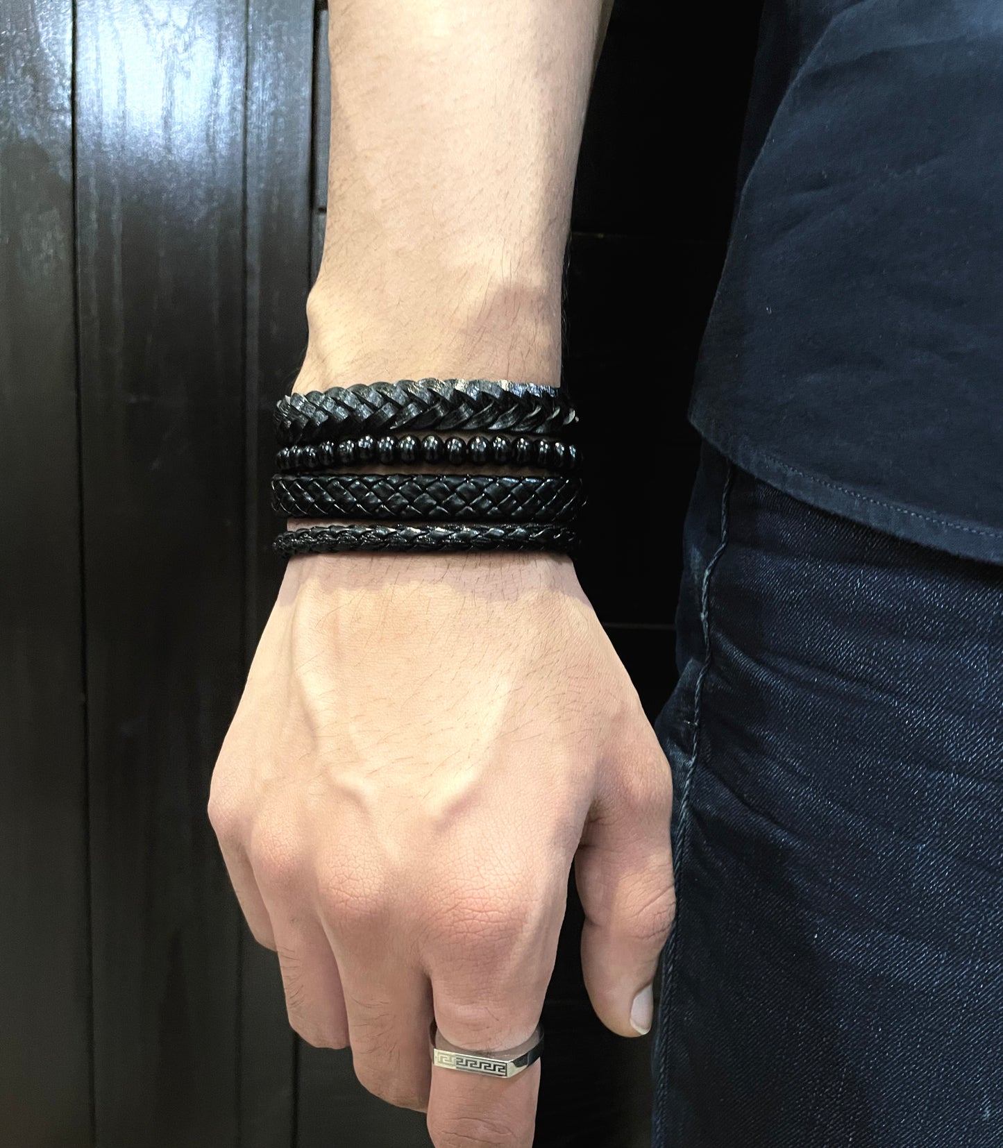 classic leather Black bracelets