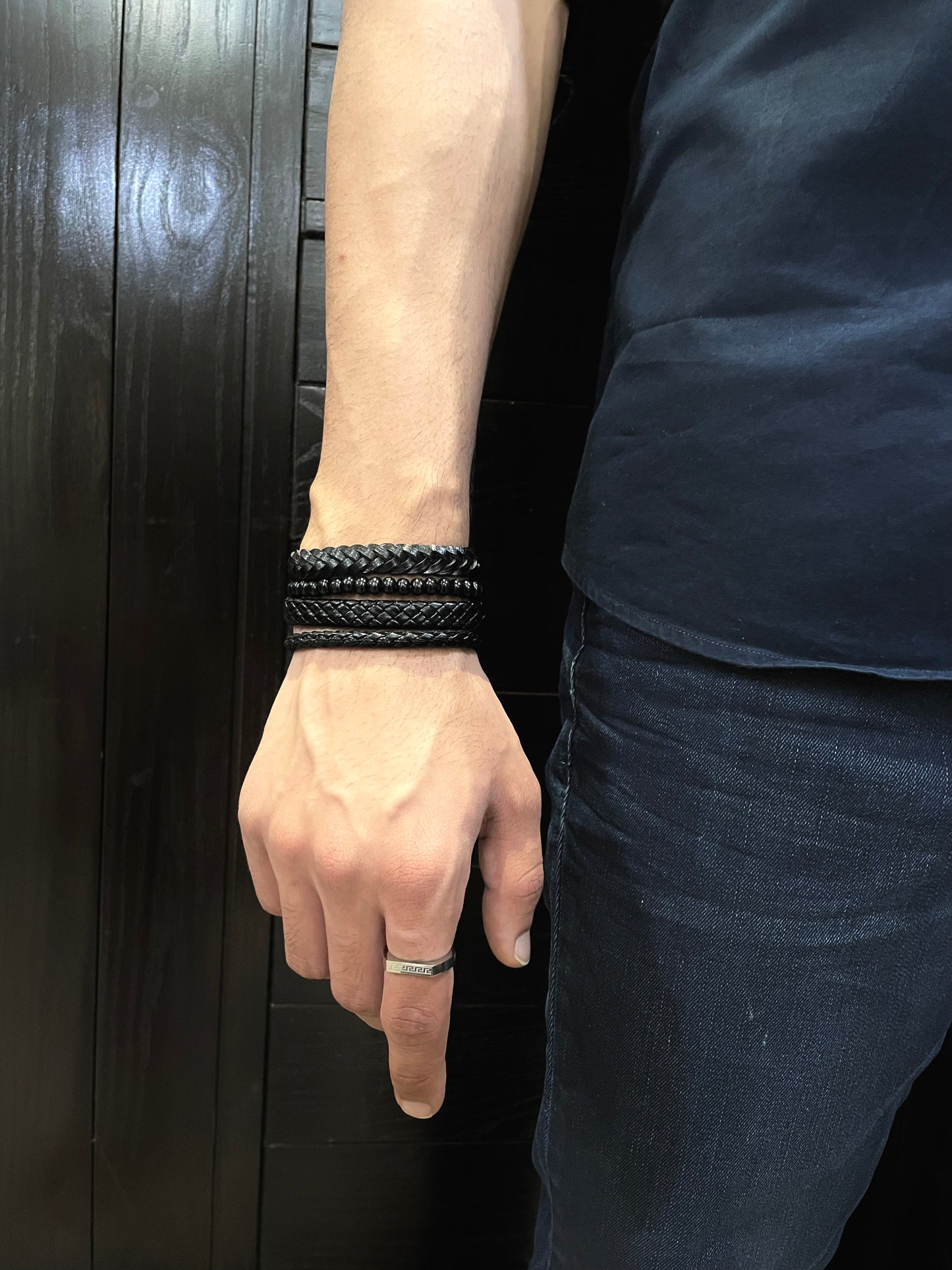 classic leather Black bracelets