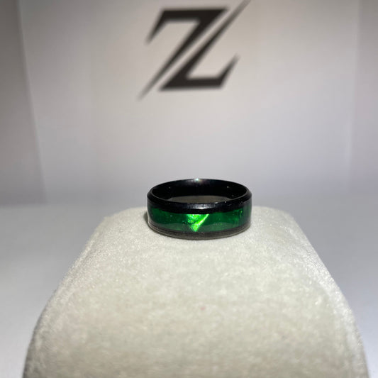 emrald green Dual-Tone Band Ring