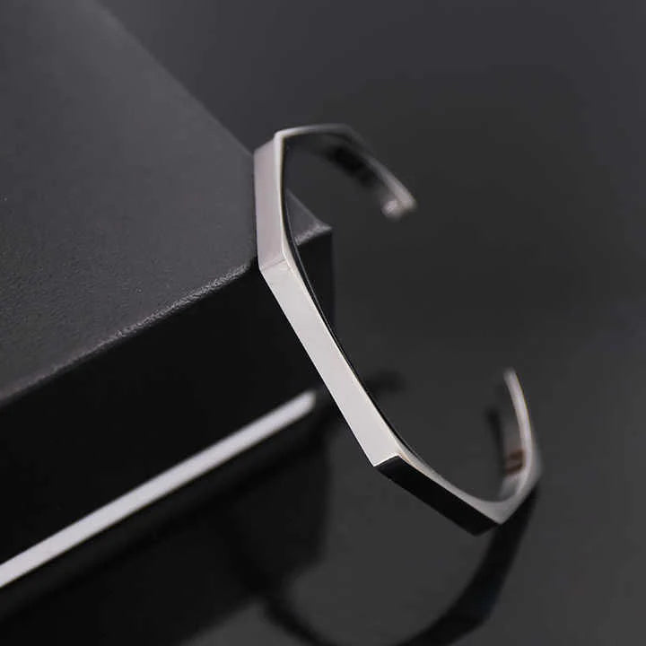 🔗 Titan Hex Bracelet