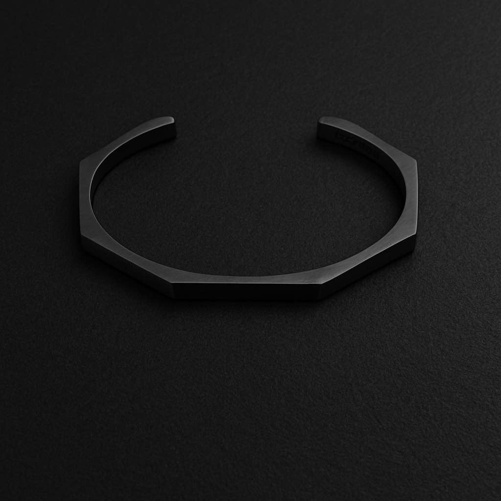 🔗 Black Titan Hex Bracelet