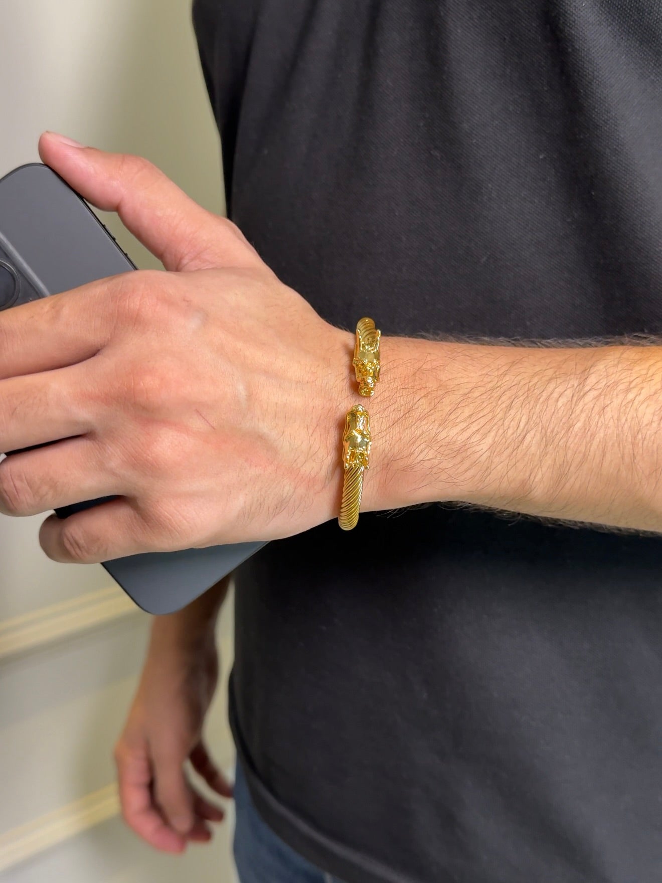 Majestic dragons cuff