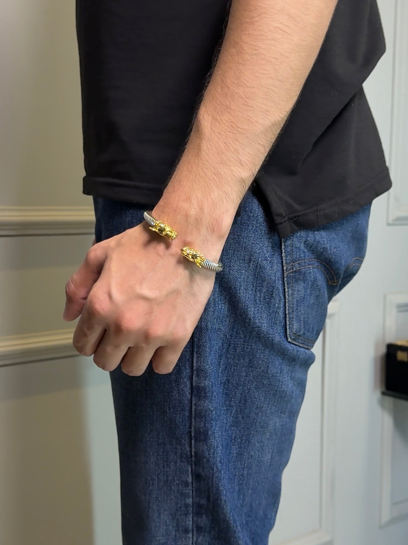 Majestic dragons cuff