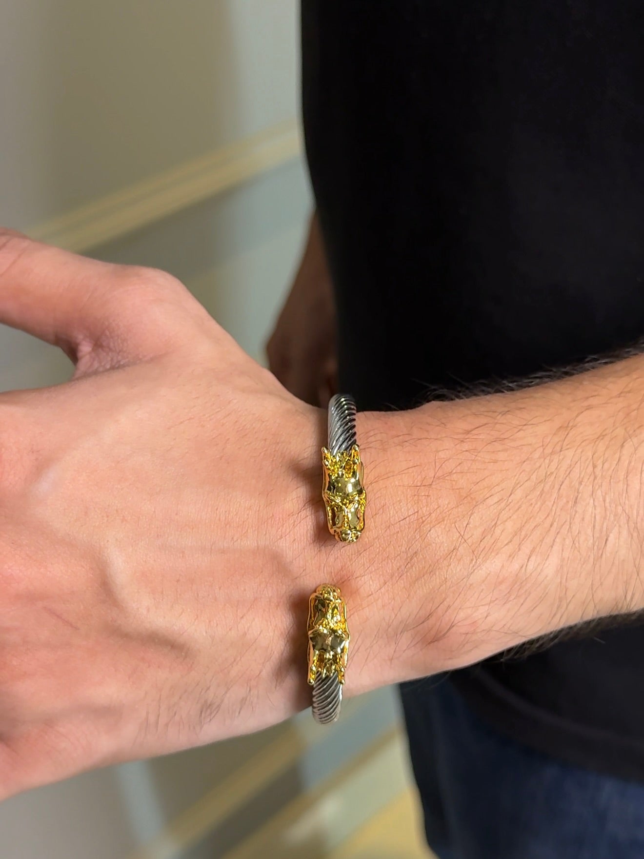 Majestic dragons cuff