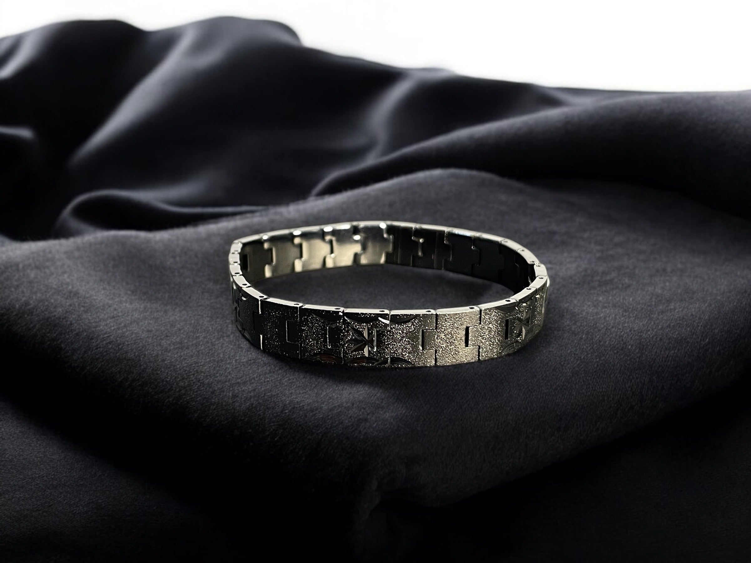 Royal Crest Bracelet 5MM (black)