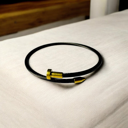 Minimal Nail Cuff (black)