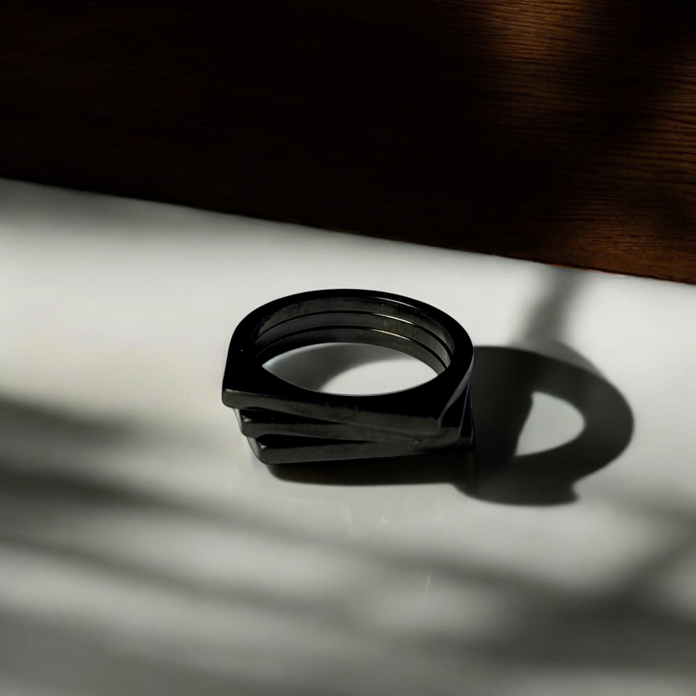 triple steps signet ring (black)