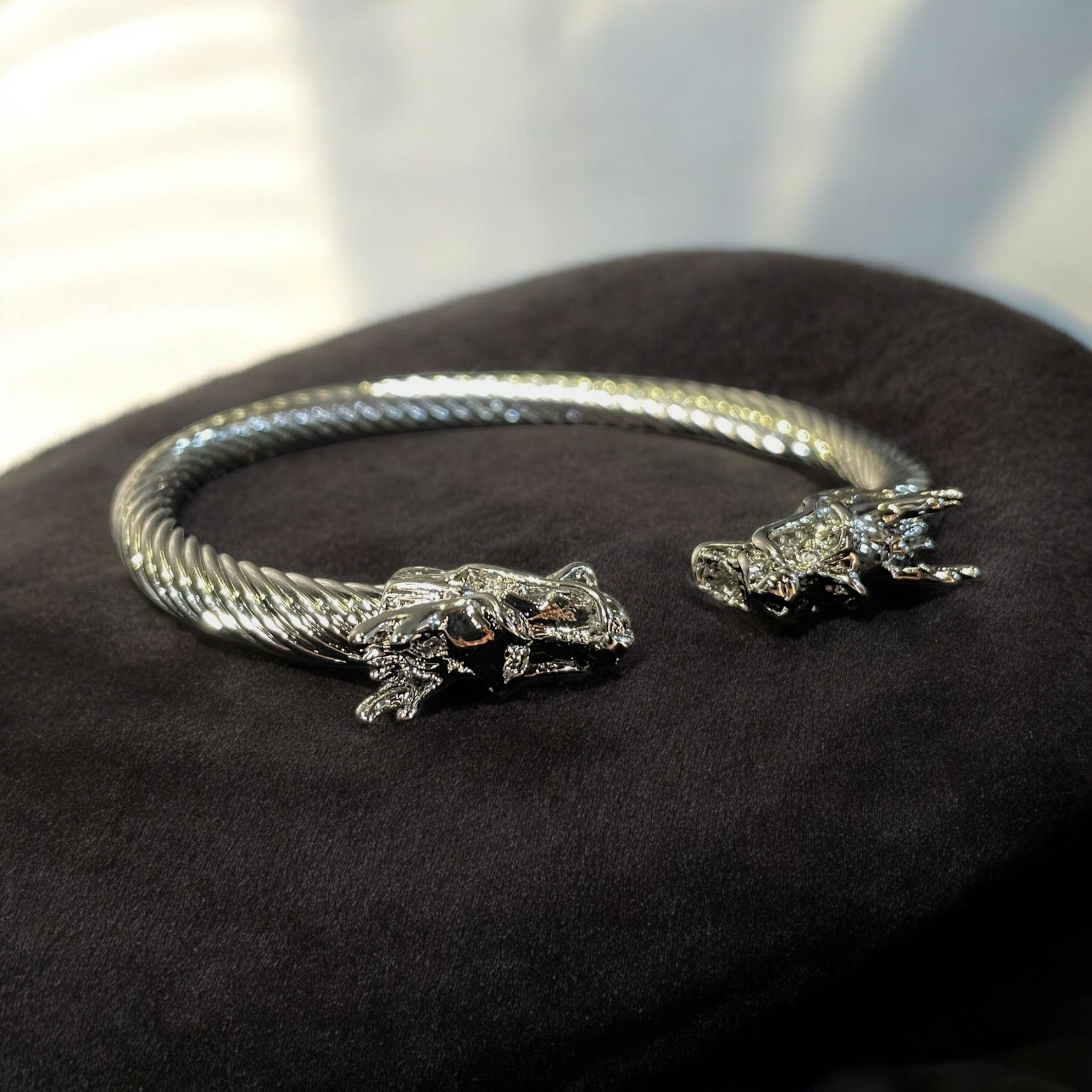 Majestic dragons cuff