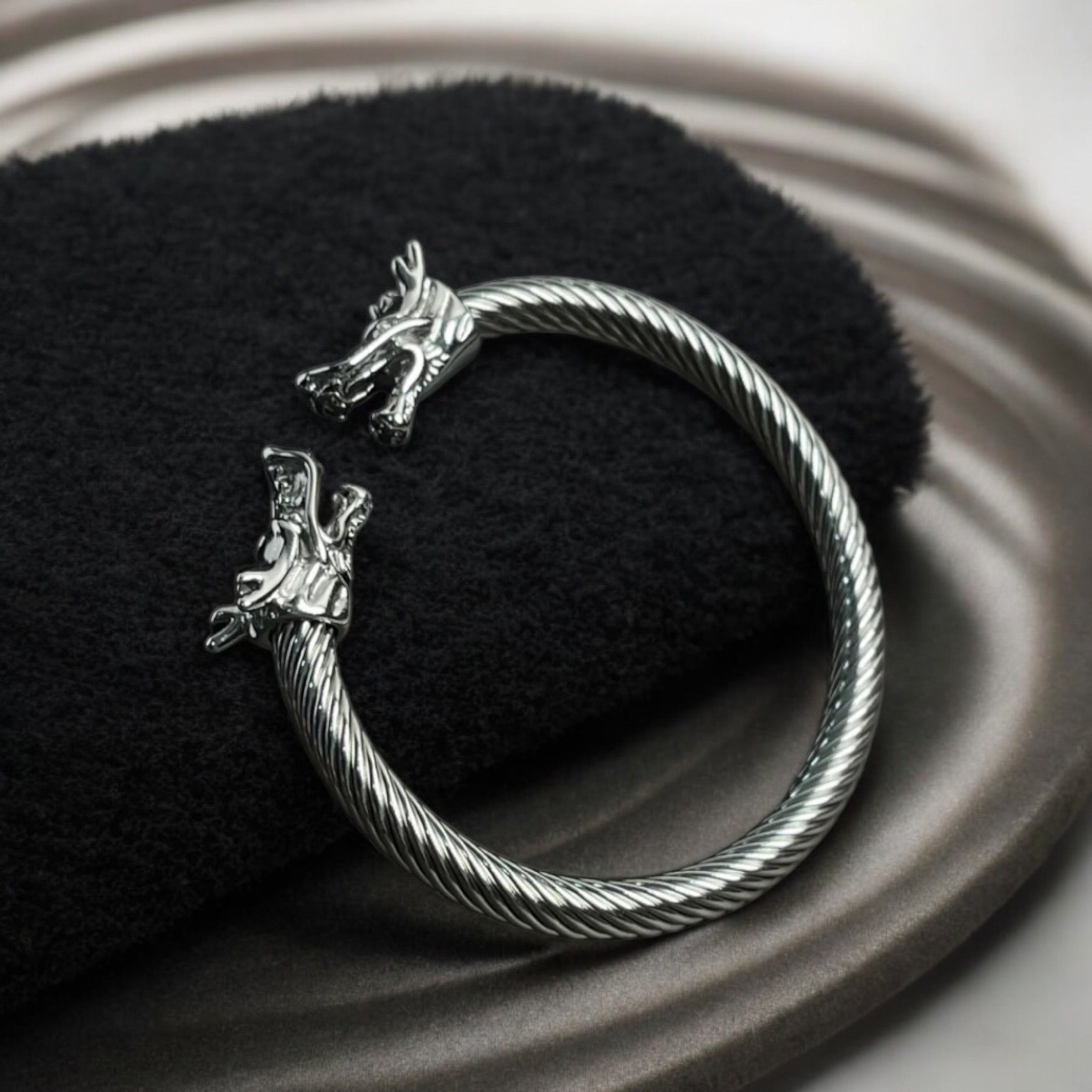 Majestic dragons cuff