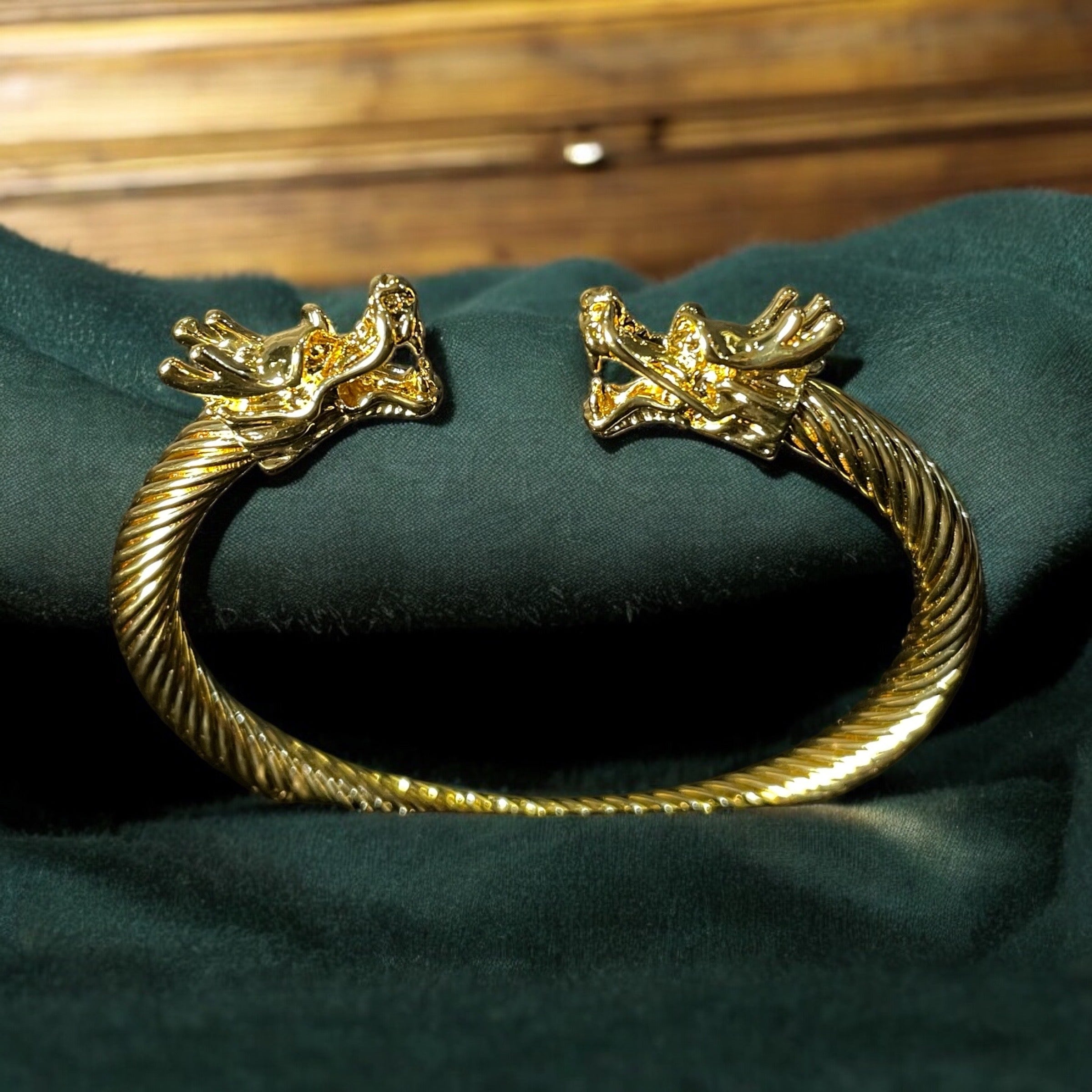 Majestic dragons cuff