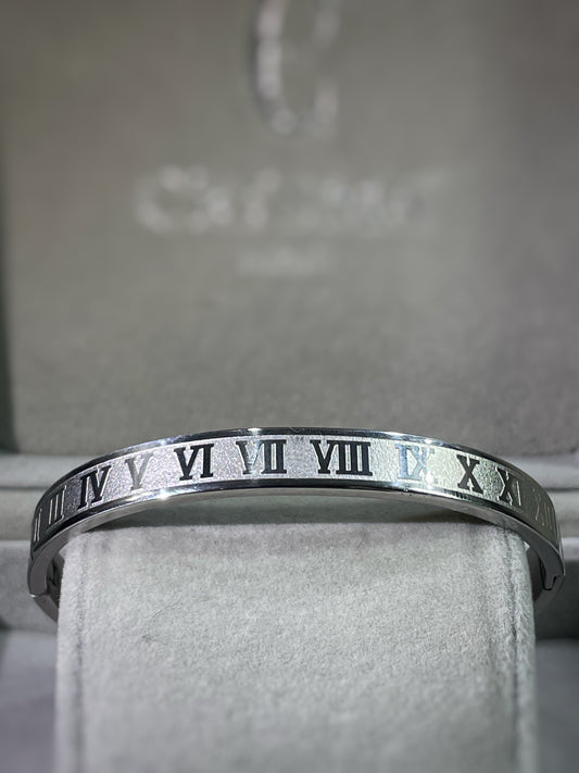 Royal Roman Numeral Bracelet (silver)