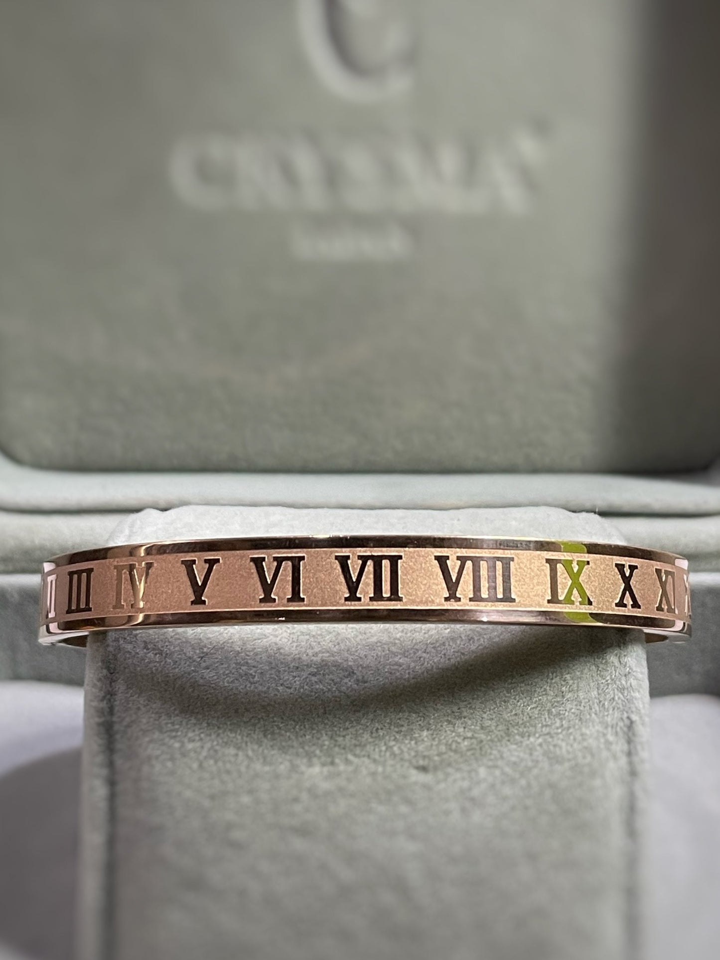 Royal Roman Numeral Bracelet (rose gold)