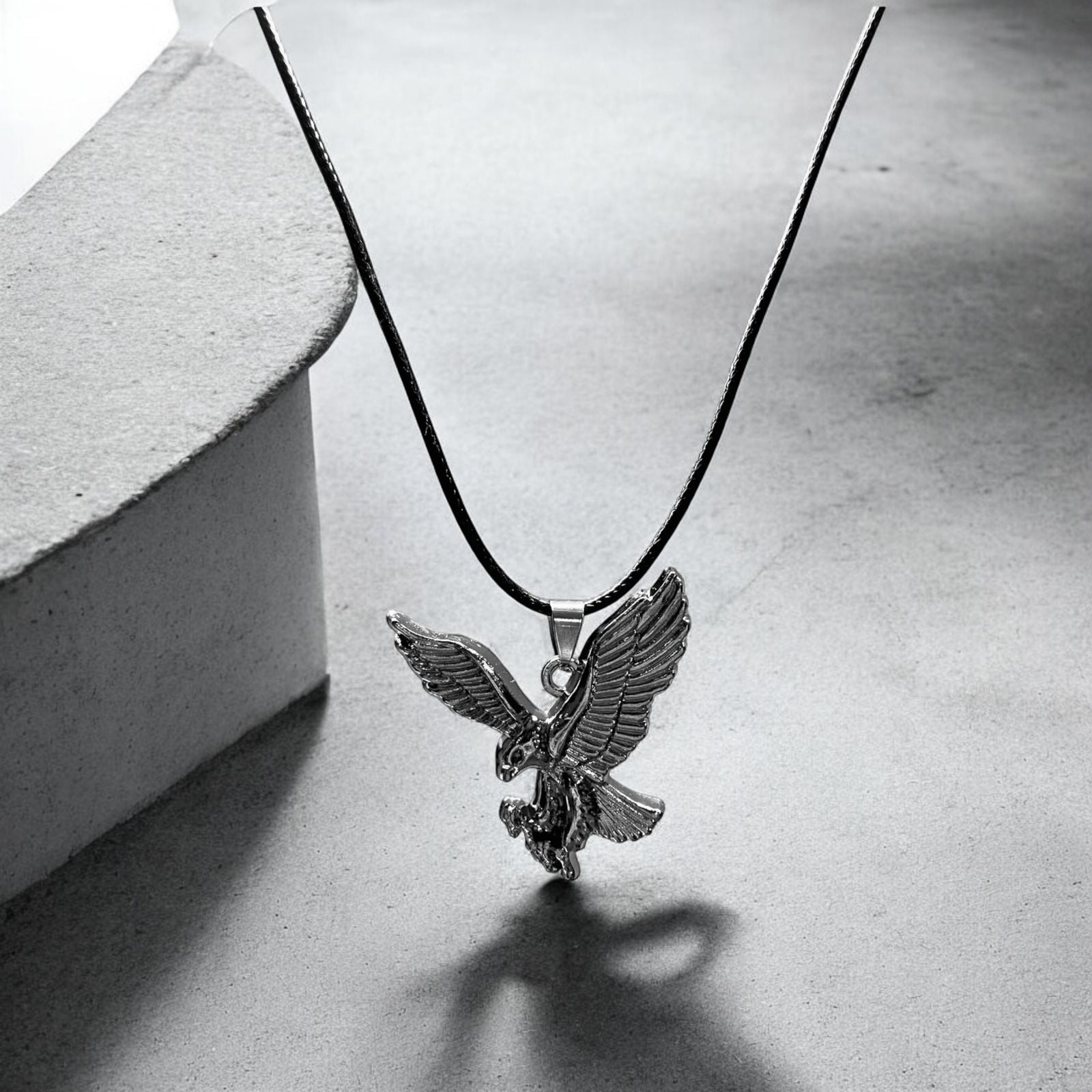 Falcon’s Flight Pendant - Zefiro