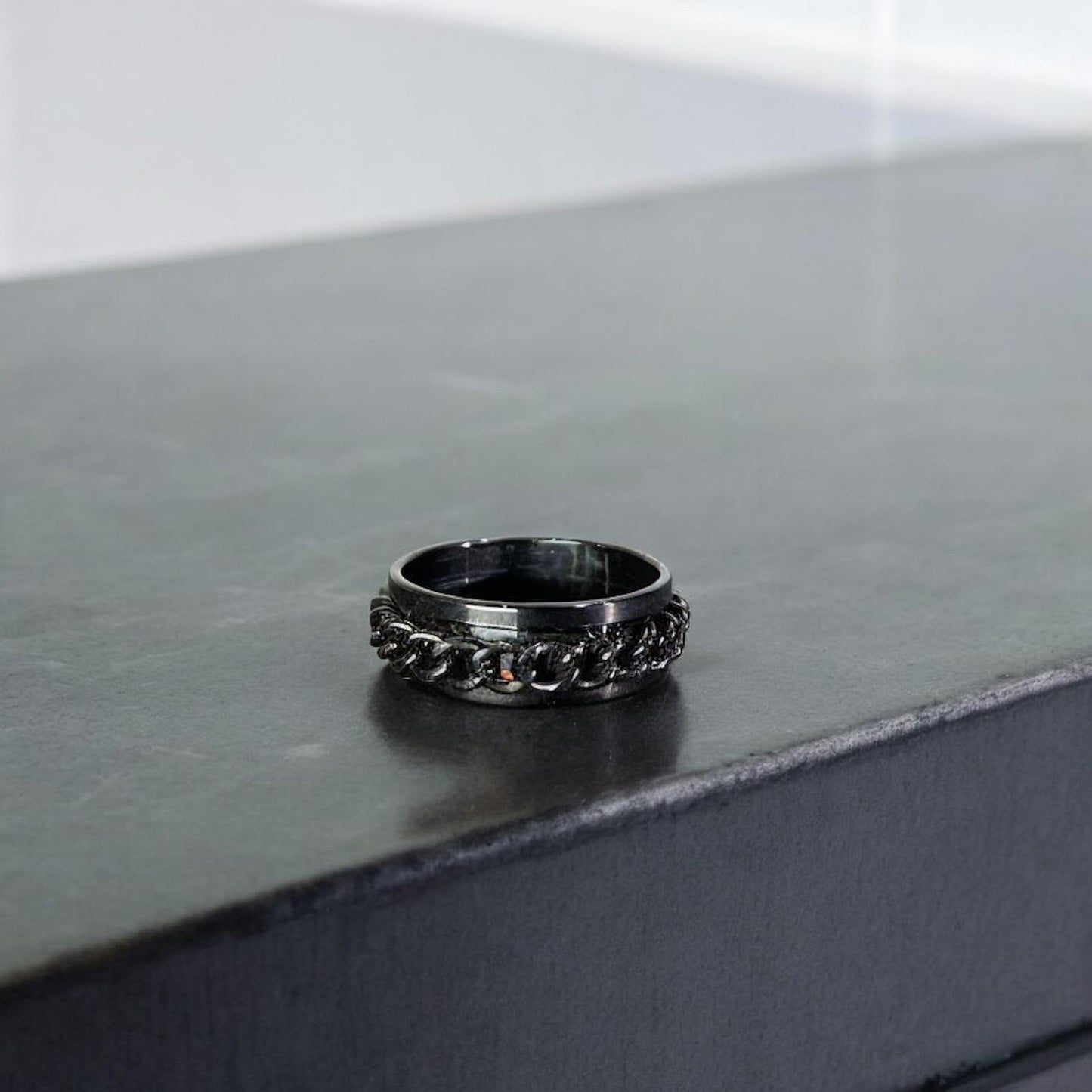 Eternal Motion Spinner Ring (black)