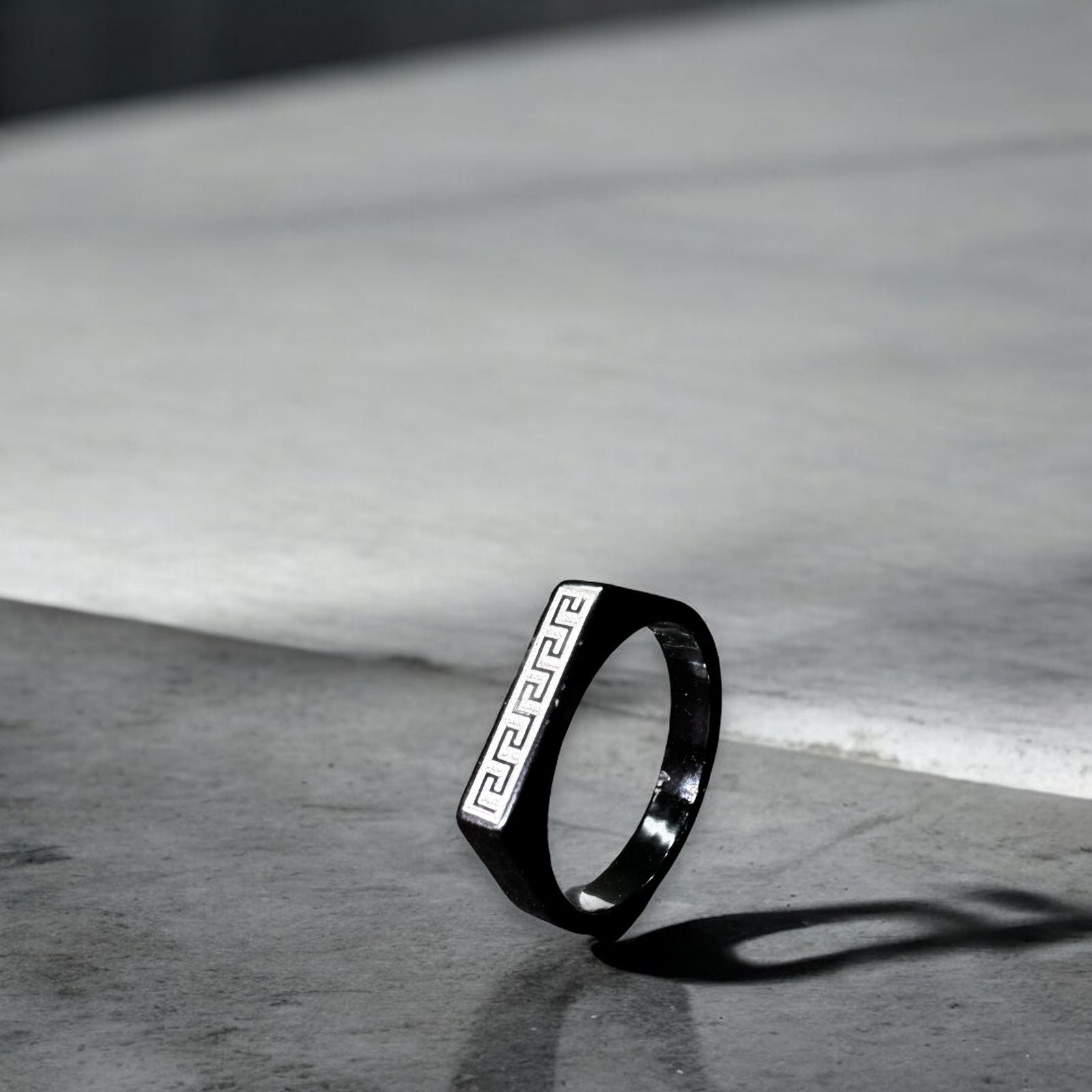 Elysian Greek Key Ring (black) - Zefiro