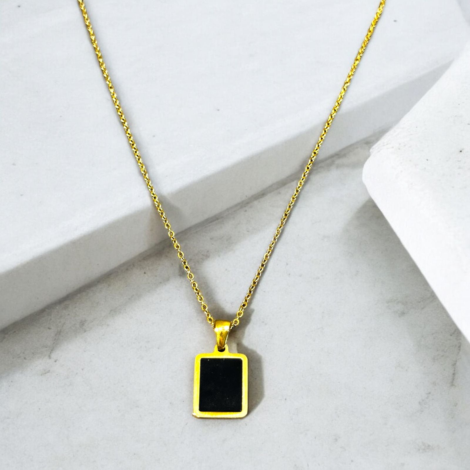 Black Stone gold Pendant - Zefiro