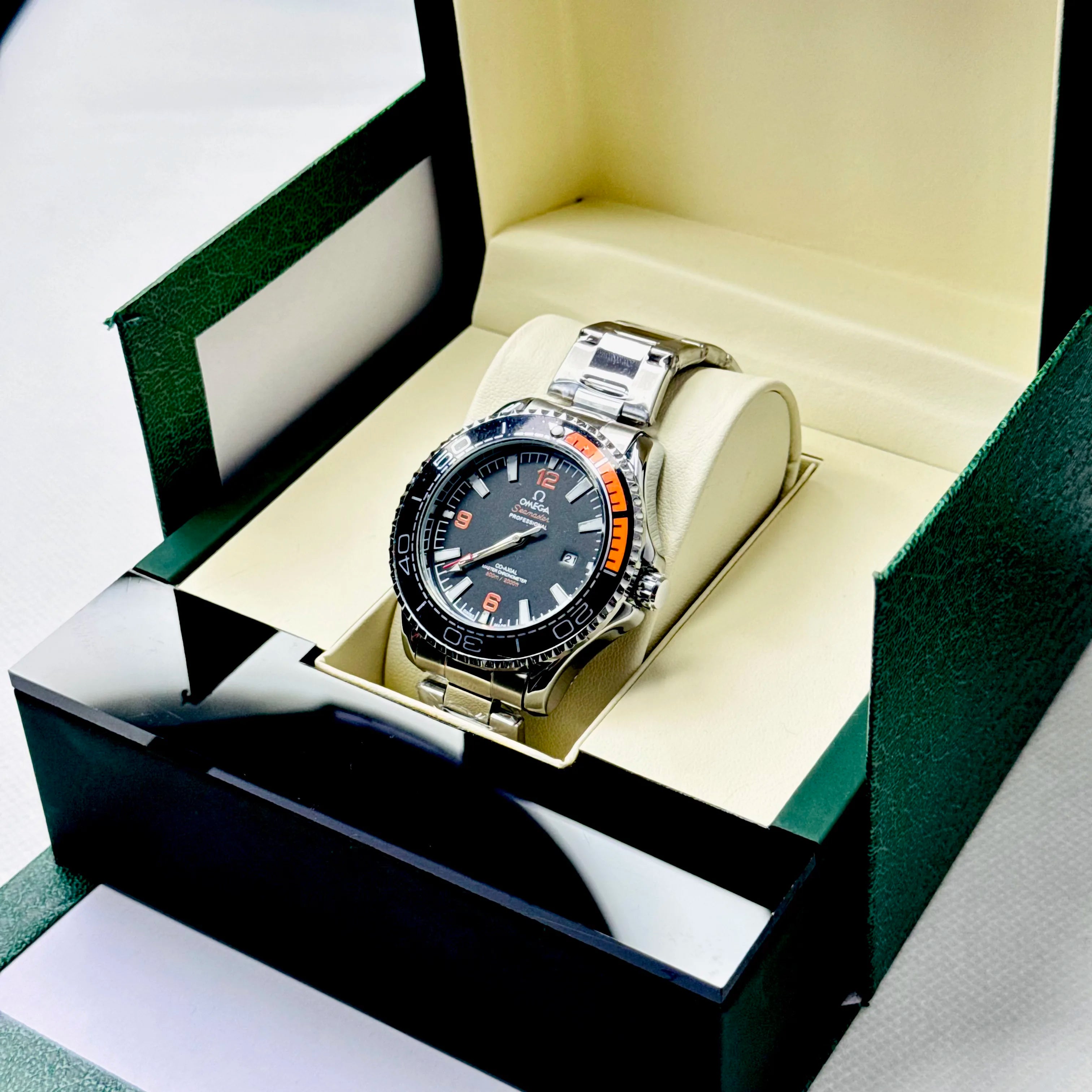 ZEFIRO T-10 O: Premium Deep-Sea Diver Series