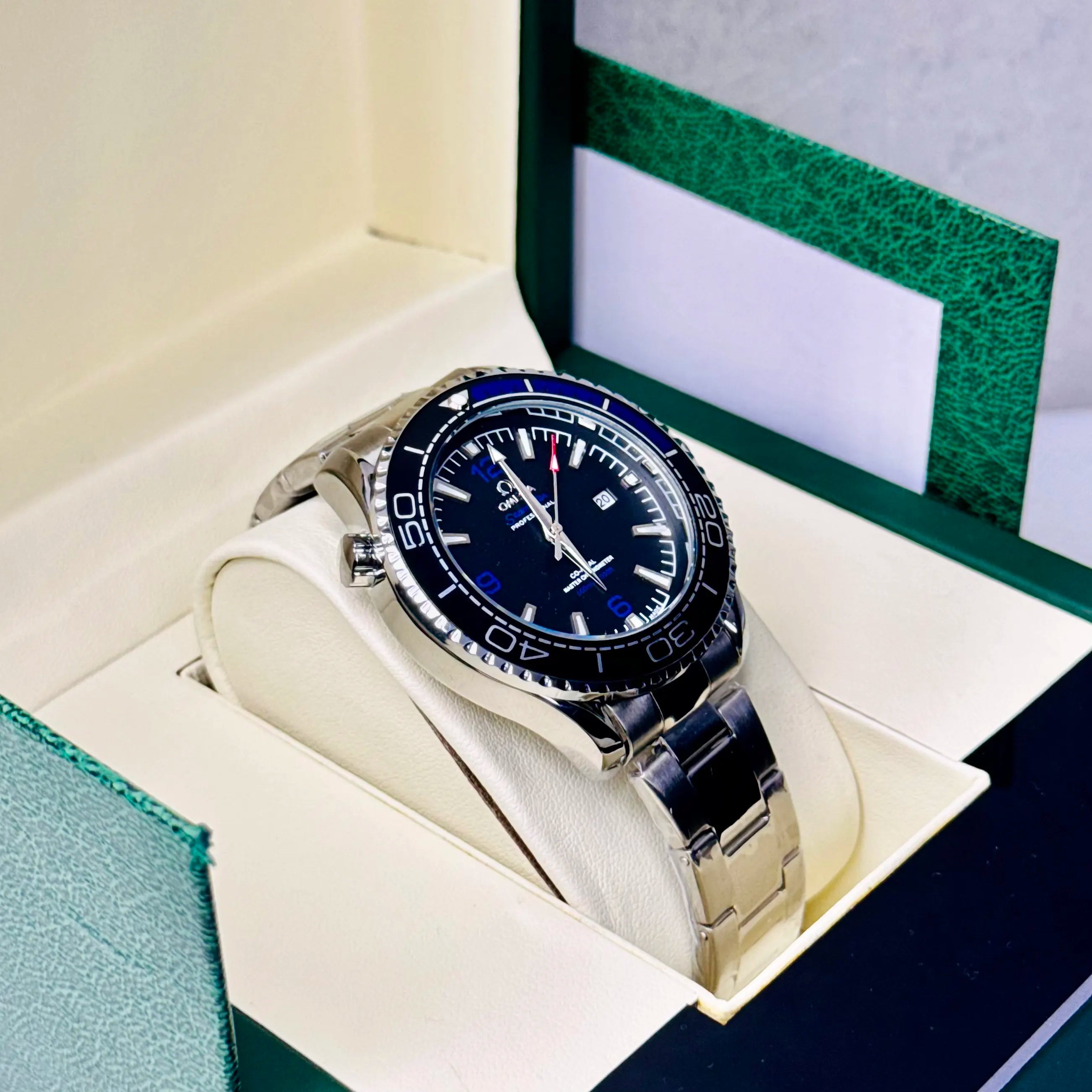 ZEFIRO T-10 O: Premium Deep-Sea Diver Series