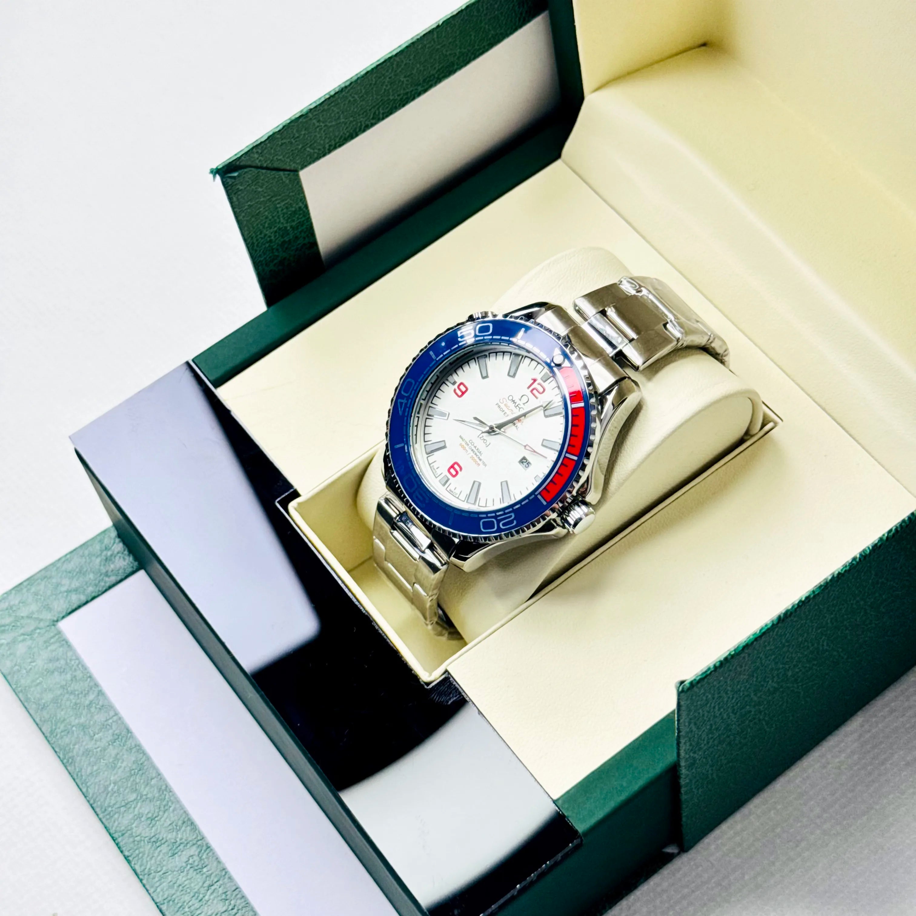 ZEFIRO T-10 O: Premium Deep-Sea Diver Series