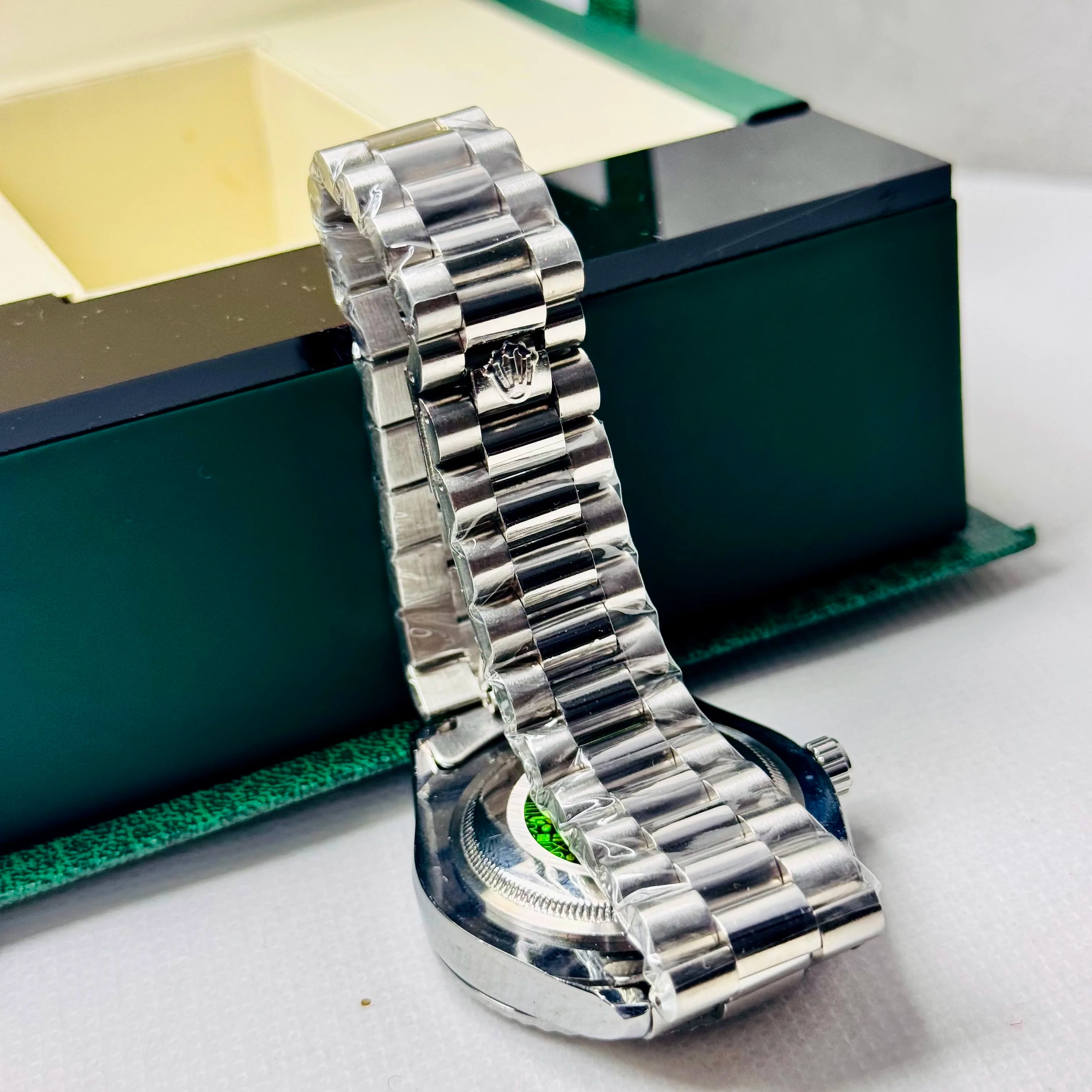 ZEFIRO T-17 RLX DATE-JUST: Premium Integrated Geometric Series