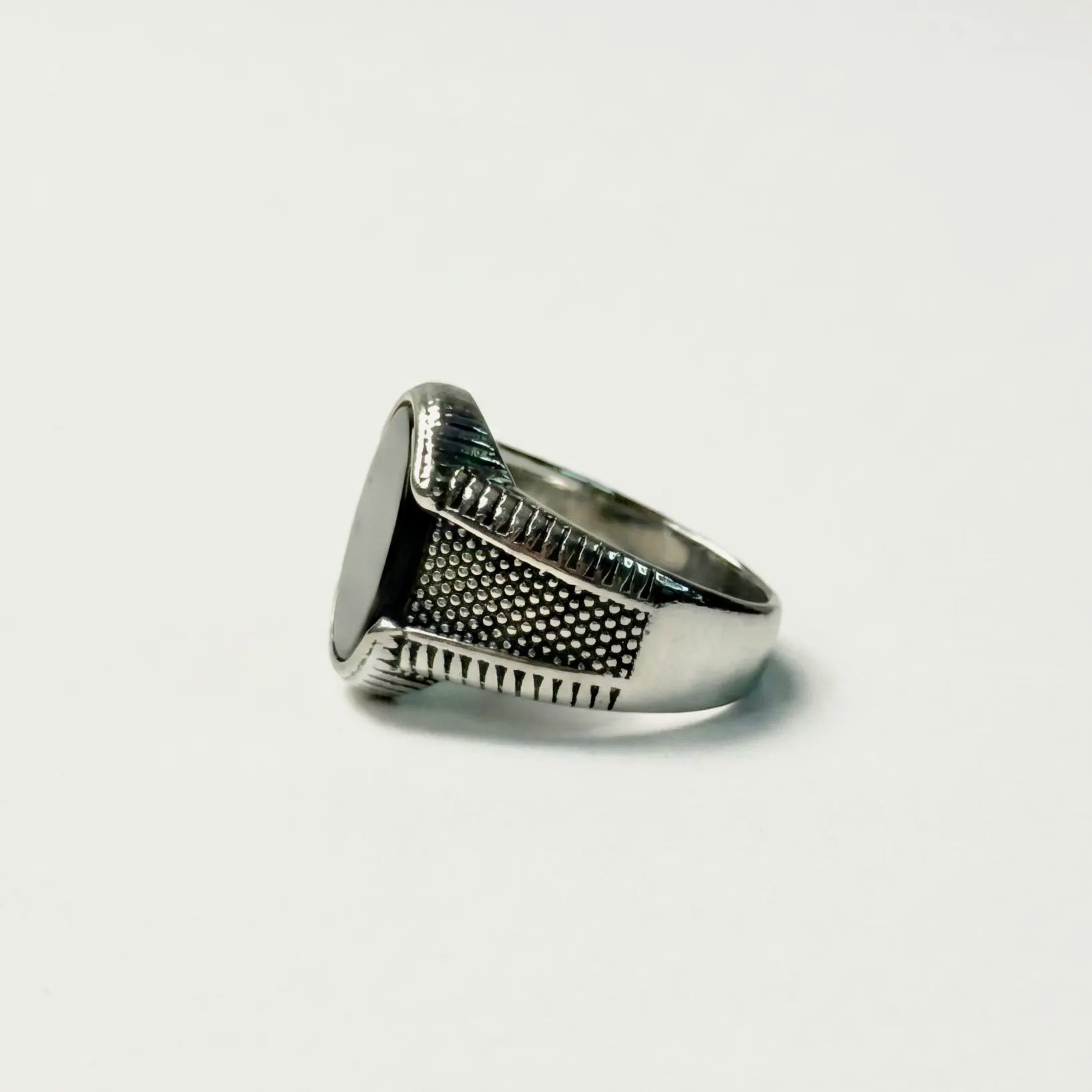 The Artisan Oval Signet