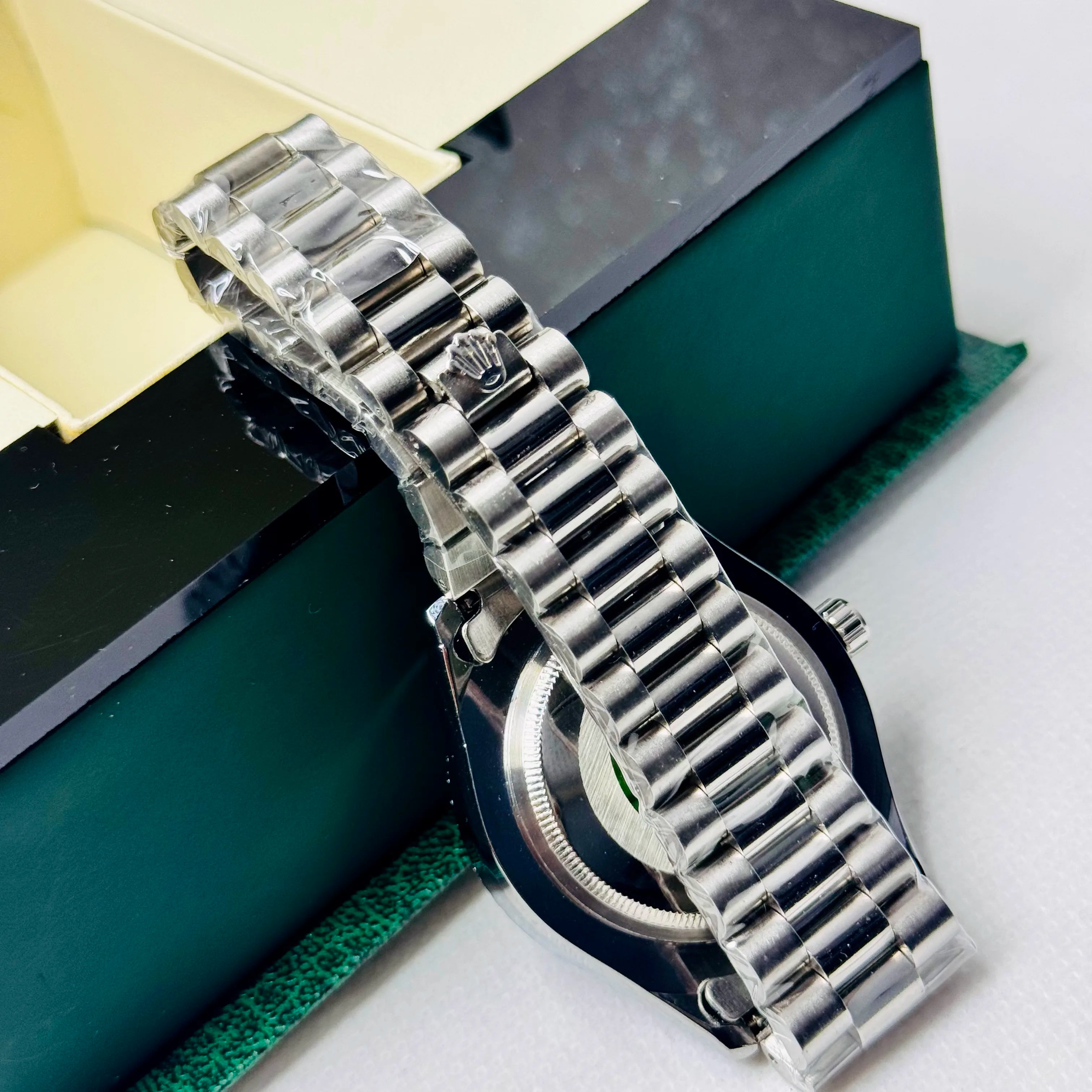 ZEFIRO T-17 RLX DATE-JUST: Premium Integrated Geometric Series