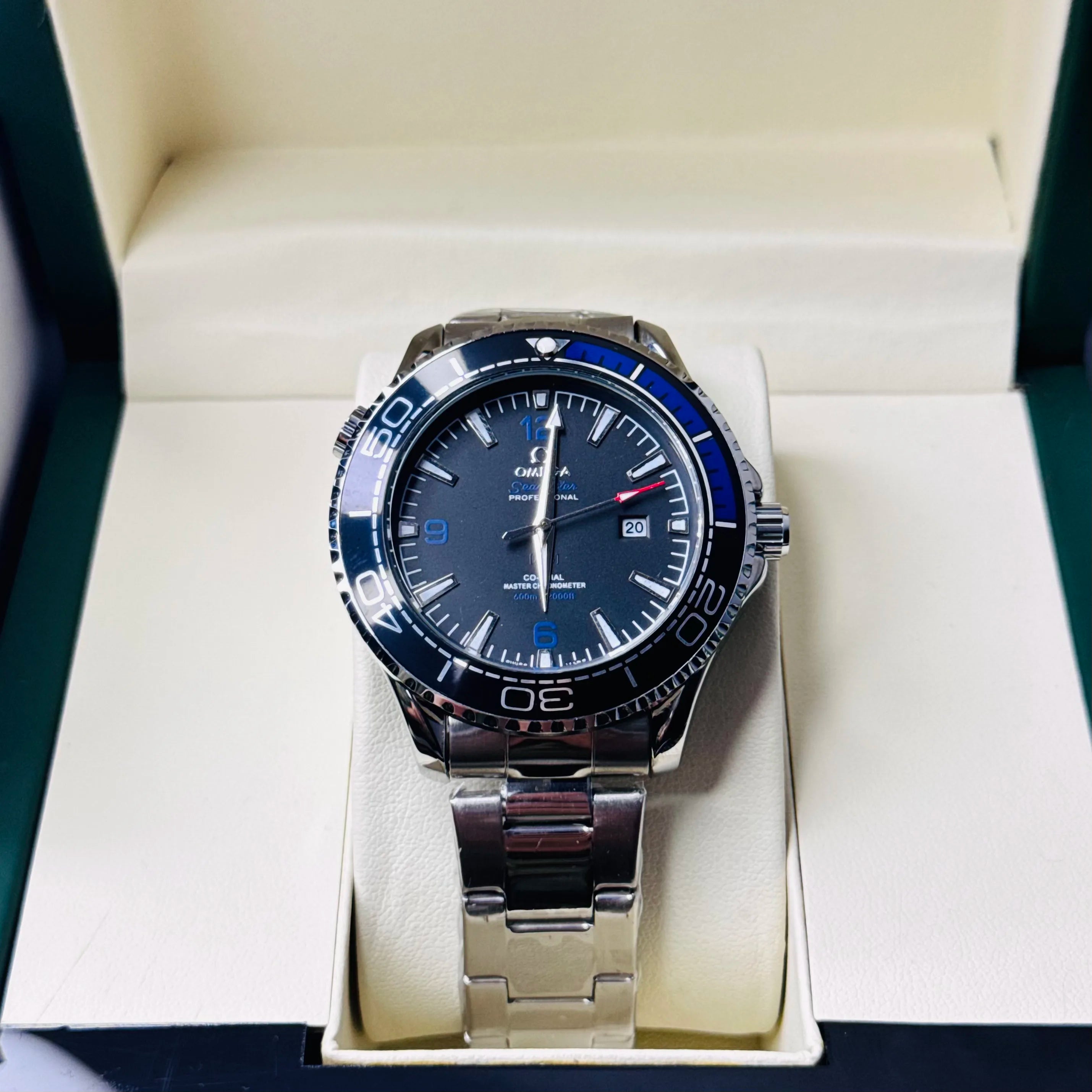 ZEFIRO T-10 O: Premium Deep-Sea Diver Series