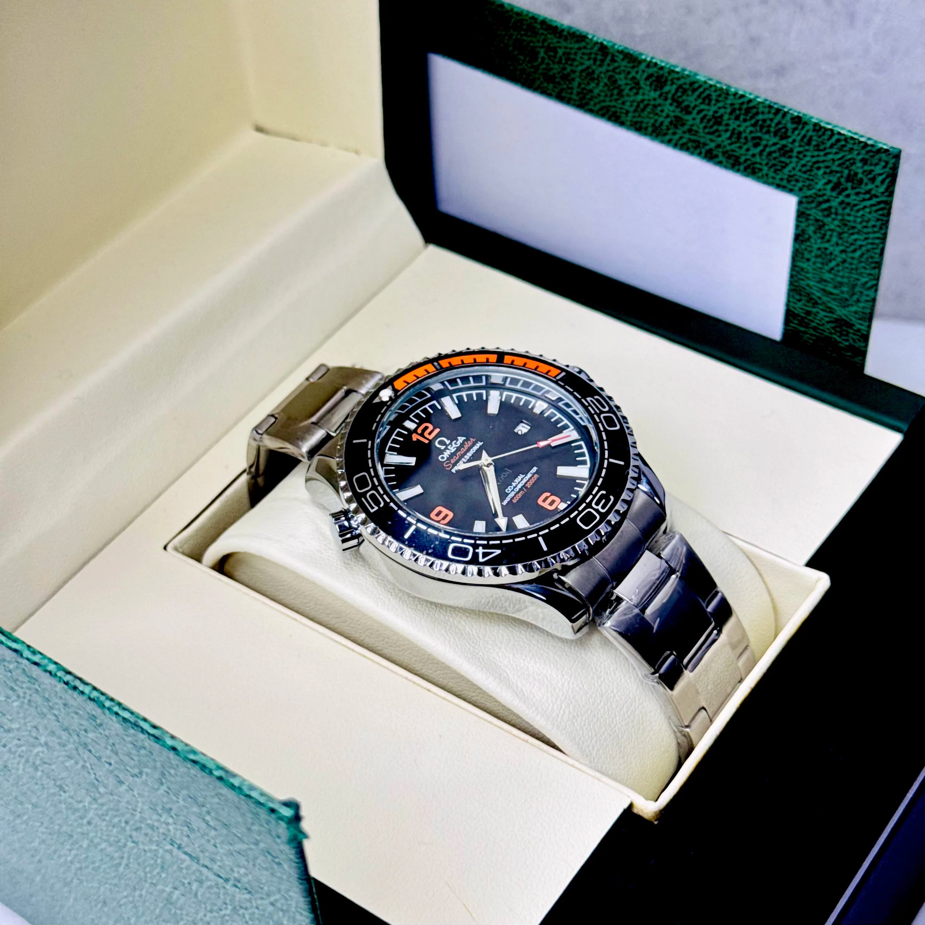 ZEFIRO T-10 O: Premium Deep-Sea Diver Series